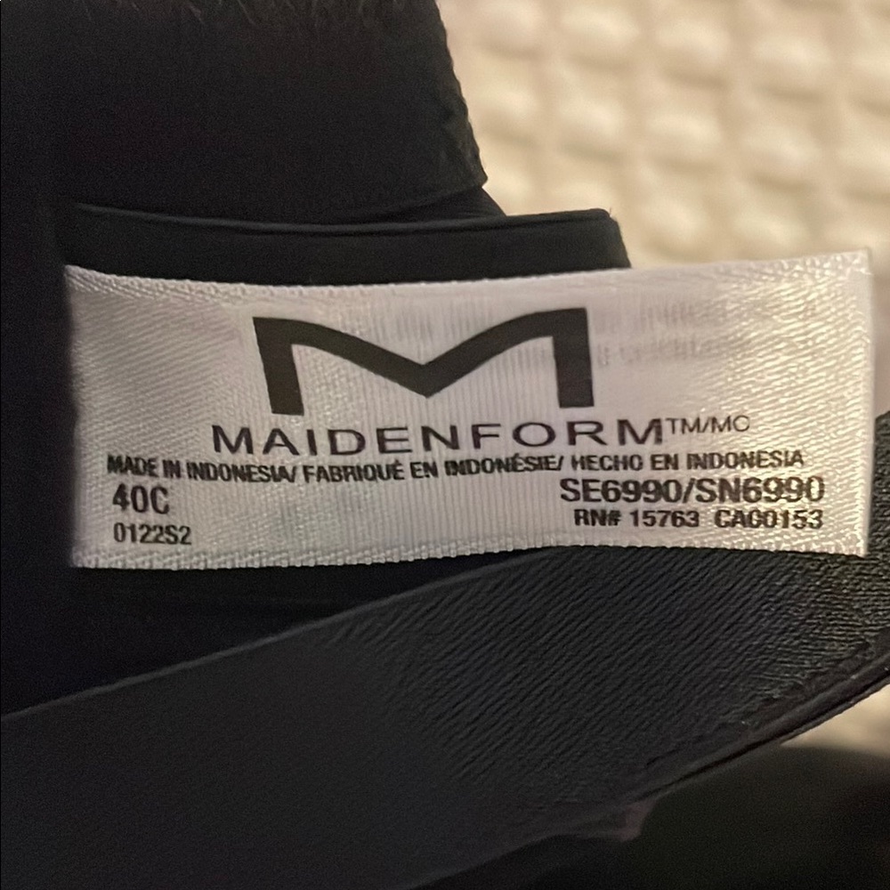 Maidenform 40C Black Underwire T-Shirt Bra Smooth Molded Cups NWT - Picture 2 of 14